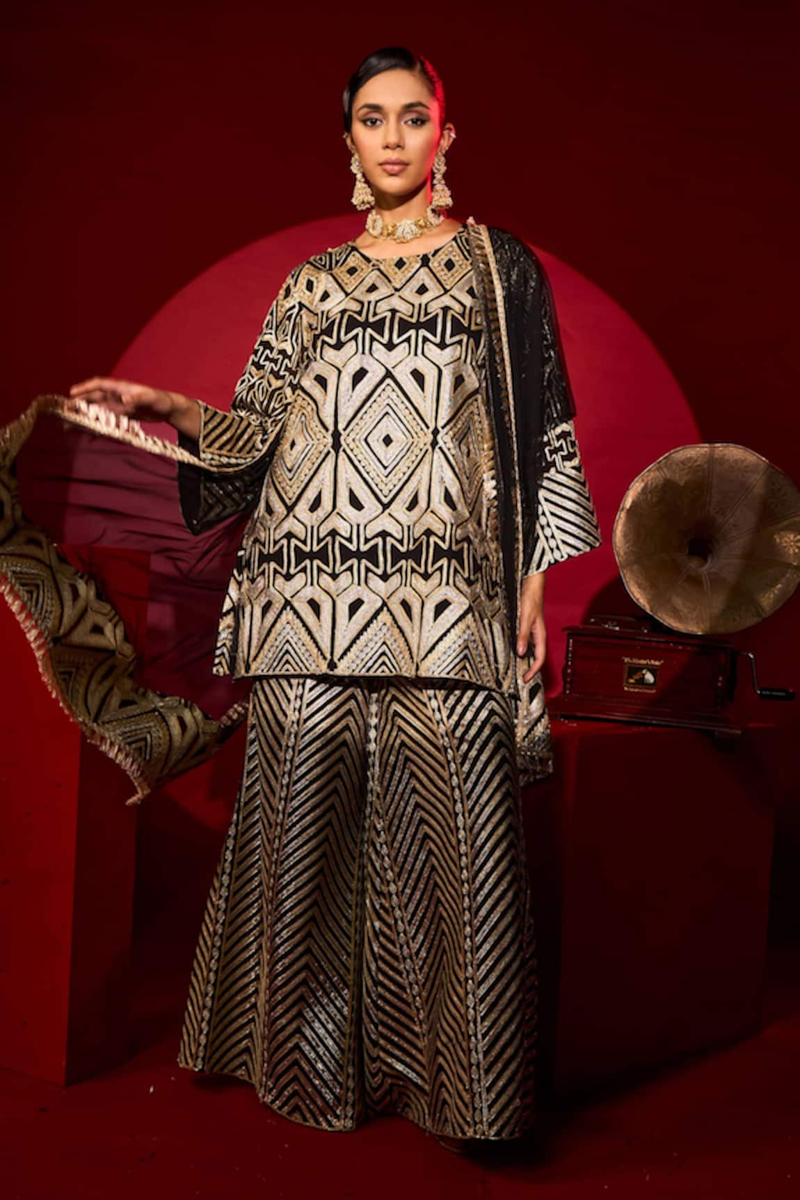 Tasuvure Indes Gulnaaz Embroidered Kurta Sharara Set