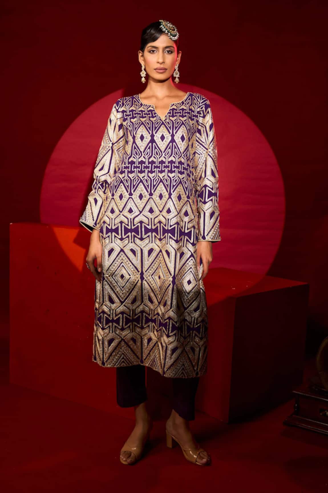 Tasuvure Indes Gulnaaz Embroidered Kurta & Pant Set