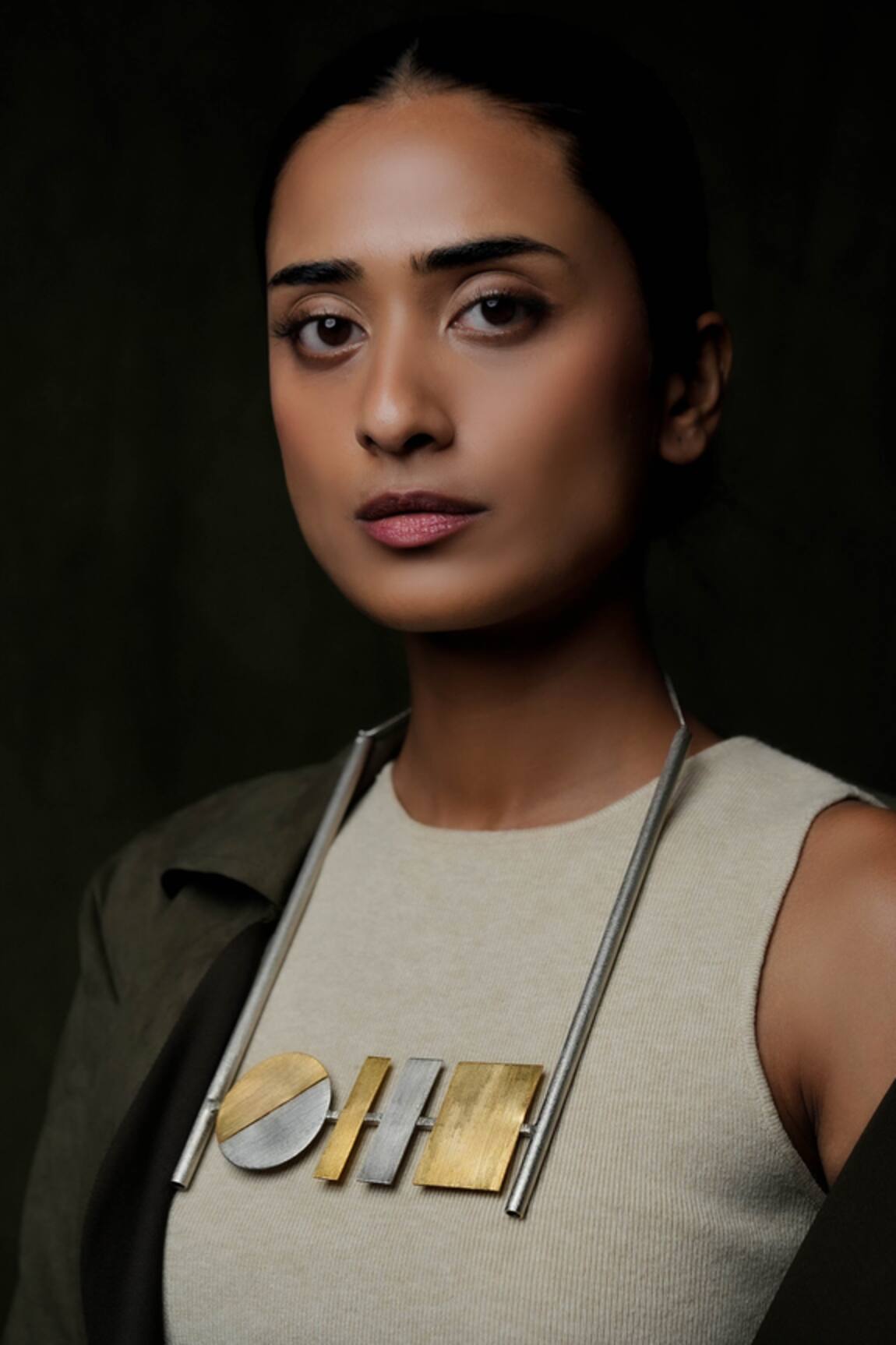 DE'Anma Geometric Pendant Necklace