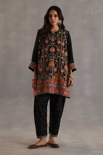 Begum Yaman Embroidered Kurta Salwar Set 