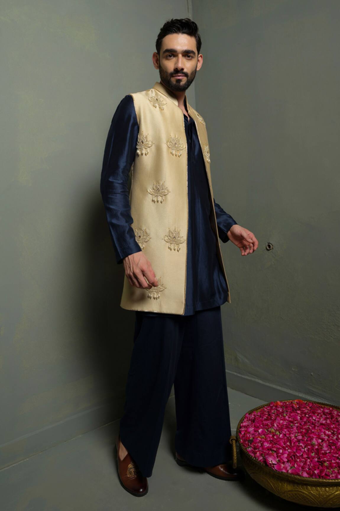 Runit Gupta Oat Latkan Bundi & Kurta Set