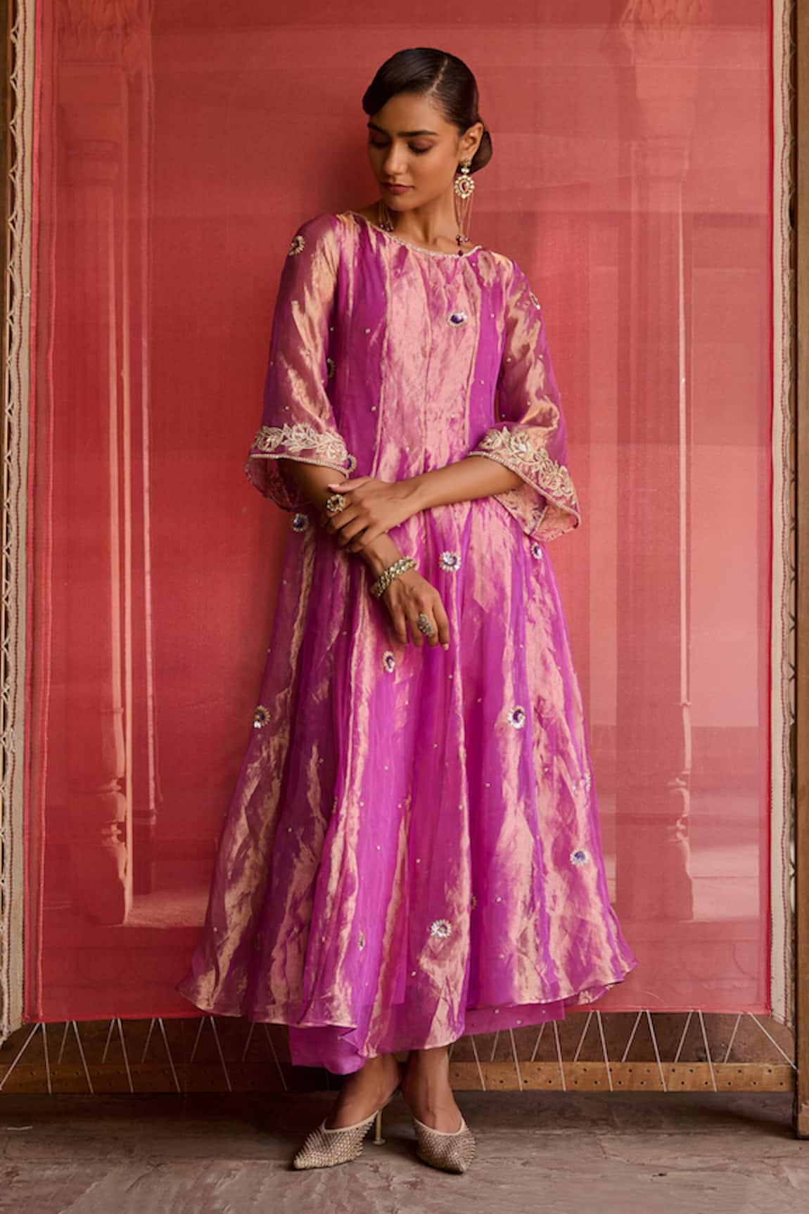 Zoon Tissue Aari Embroidered Kurta Set