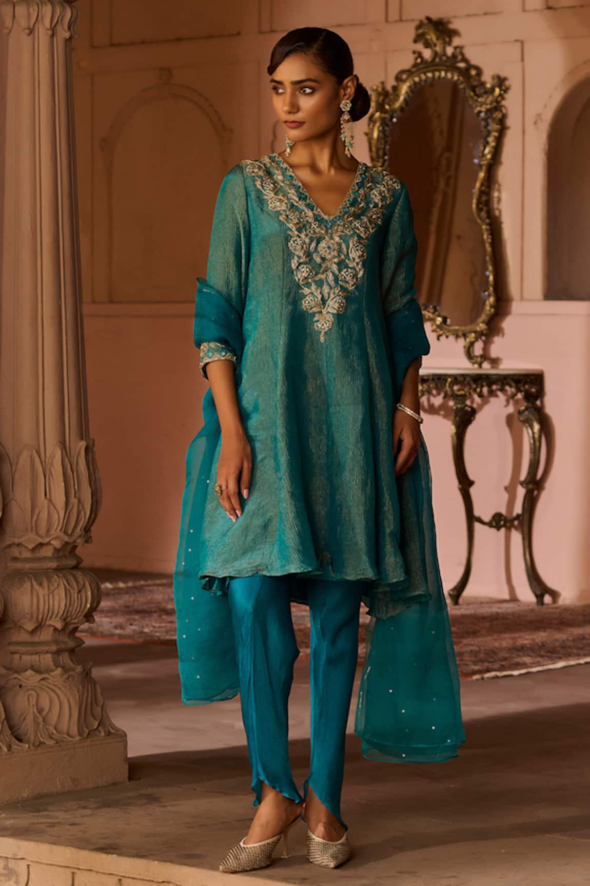 Zoon Crushed Tissue Aari Embroidered Kurta Set