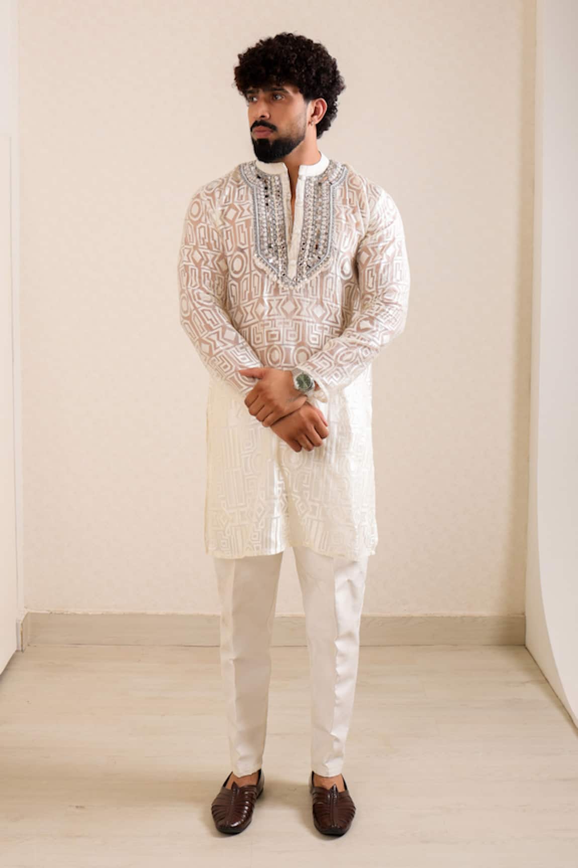 Menero Self Chanderi Geometric Mirror Embroidered Kurta & Pant