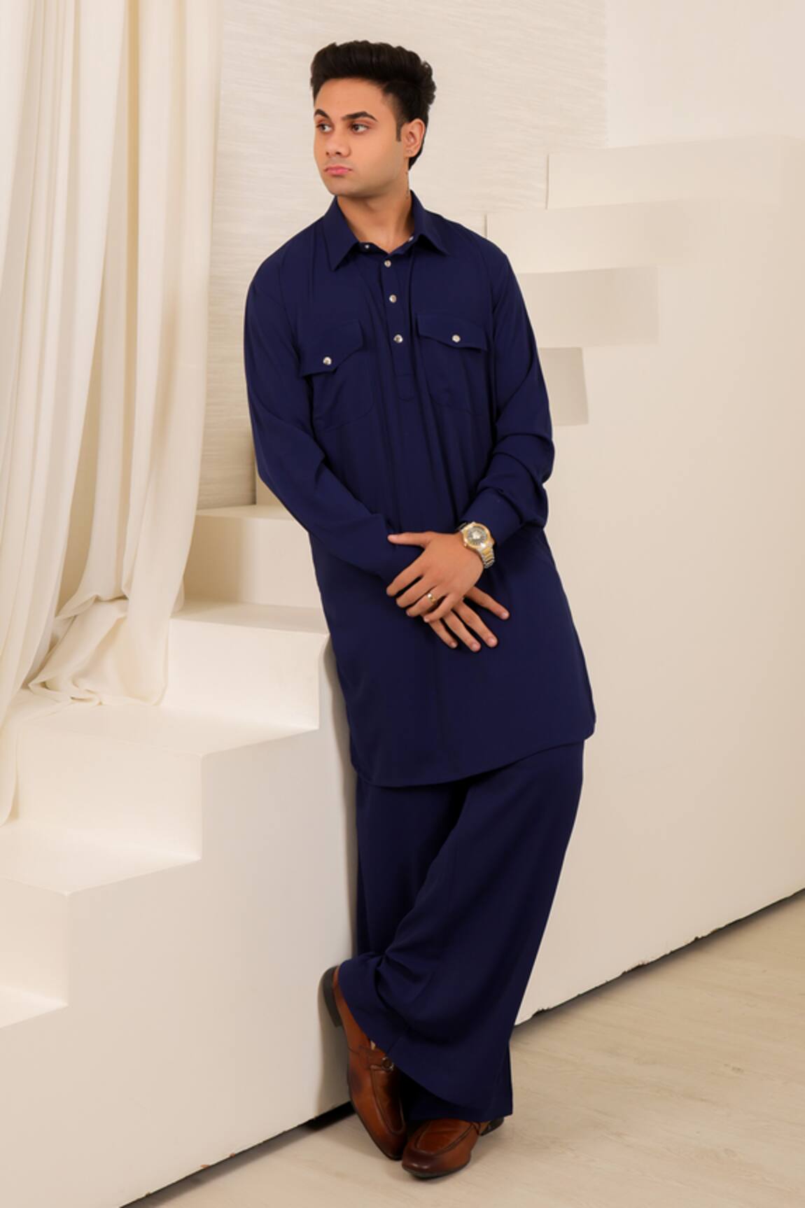 Menero Self Short Kurta & Wide Straight Pant Set