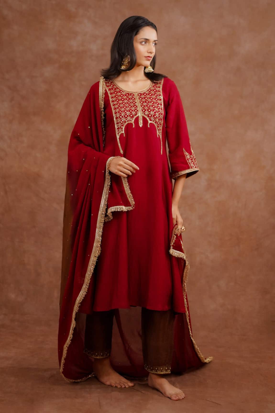 World of Sugandh Ruhani Hand Embroidered Kurta With Pant 