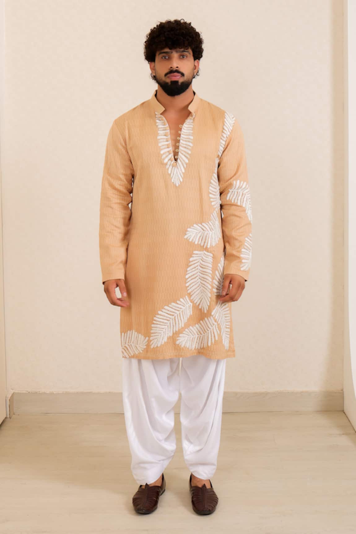 Menero Self Fabric Leaf Motif Embroidered Kurta Set