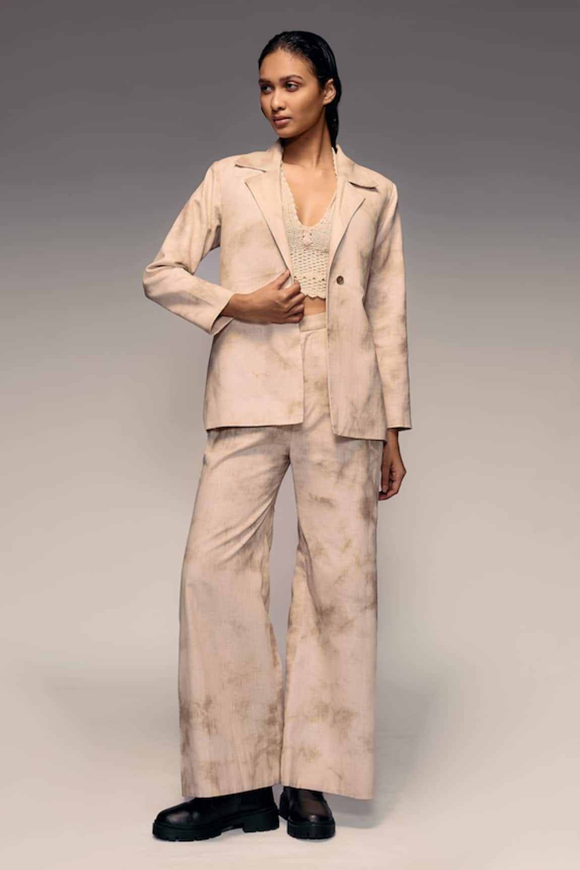 Kritika Murarka Shaded Dye Linen Blazer & Pant Set