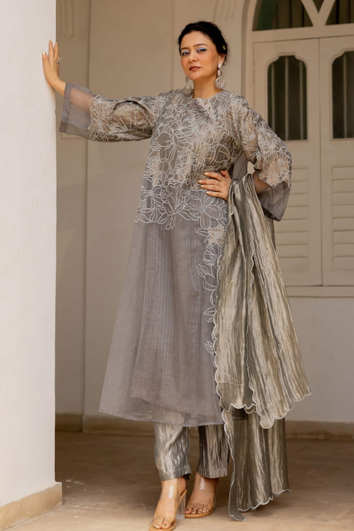 Chambray & CO. Nishvi Floral Embroidered Kurta & Pant Set