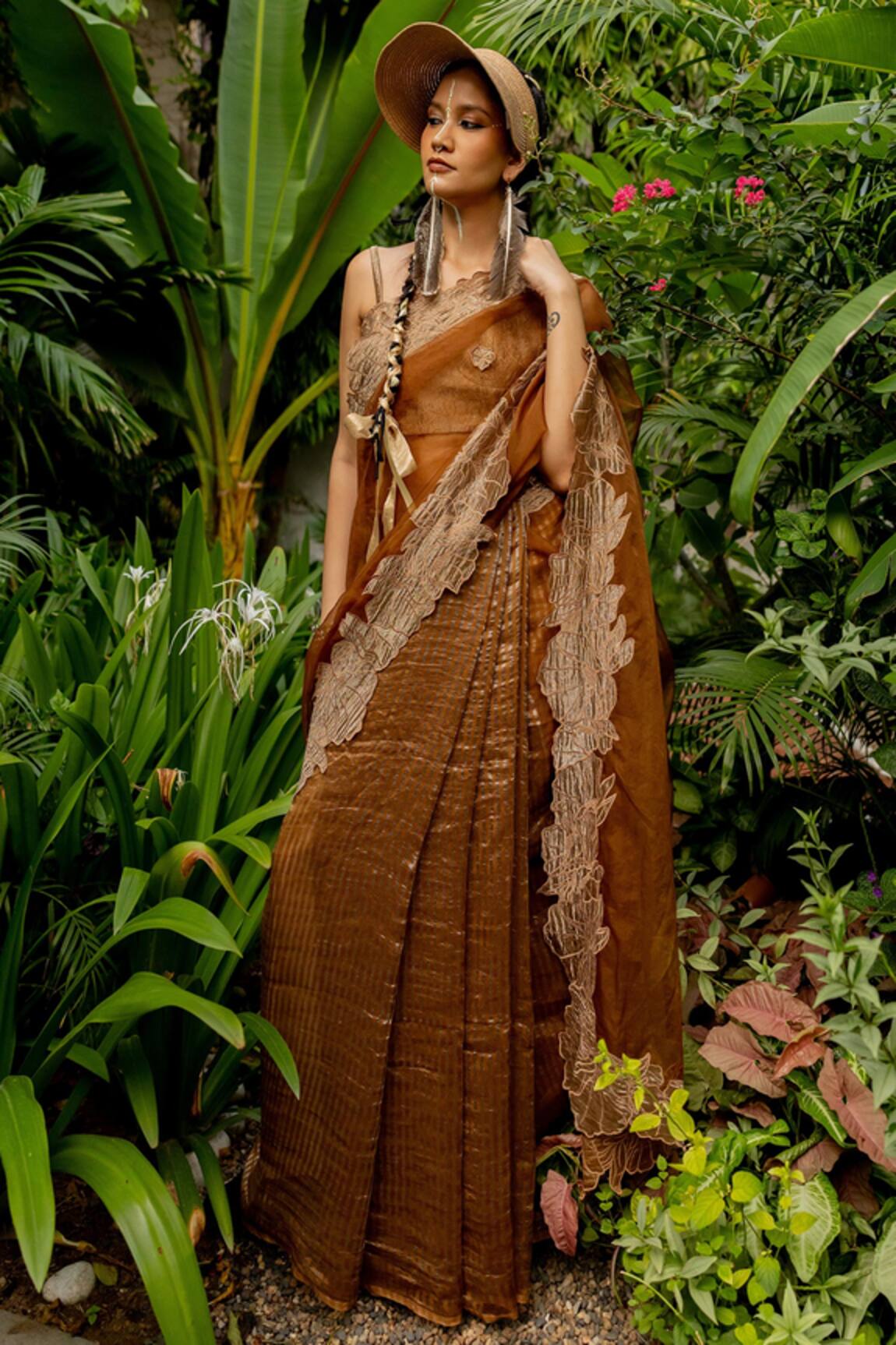 Chambray & CO. Helena Thread Handwork Saree & Blouse Set