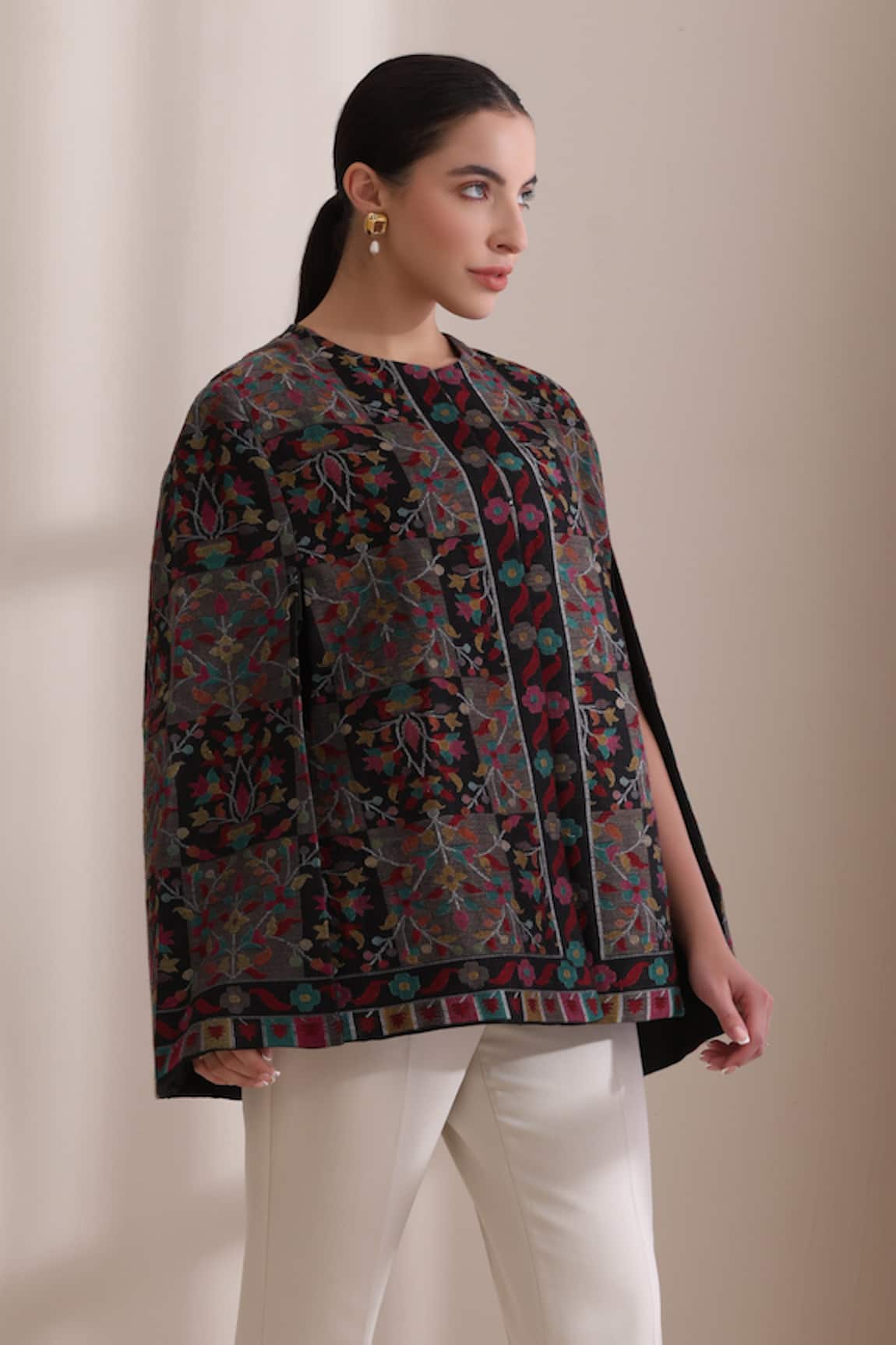 Dusala Raatri Woven Kani Cape