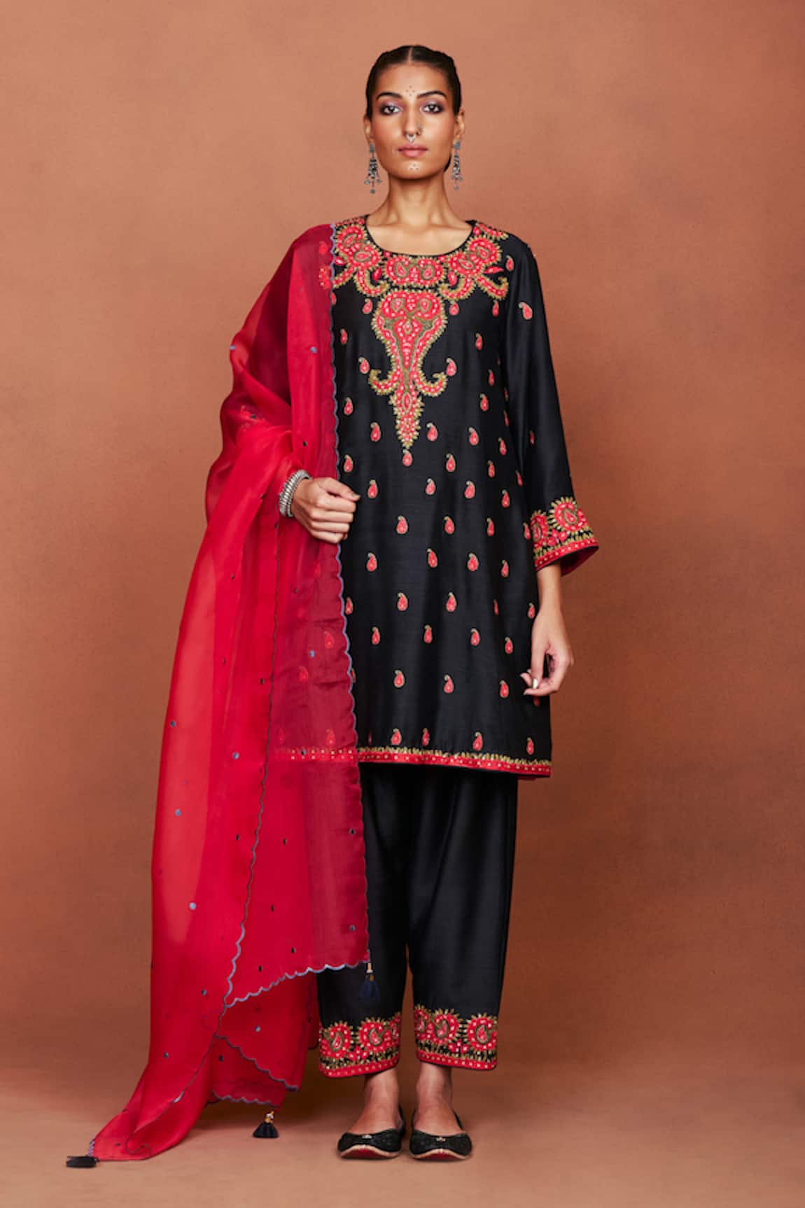 Sue Mue Nai Floral Paisley Embroidered Kurta Salwar Set
