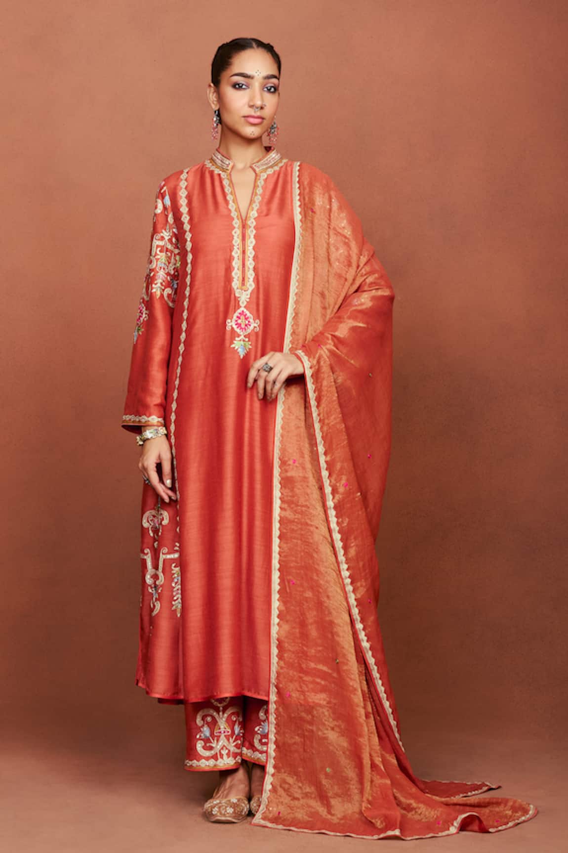 Sue Mue Amu Aari Embroidered Kurta Set