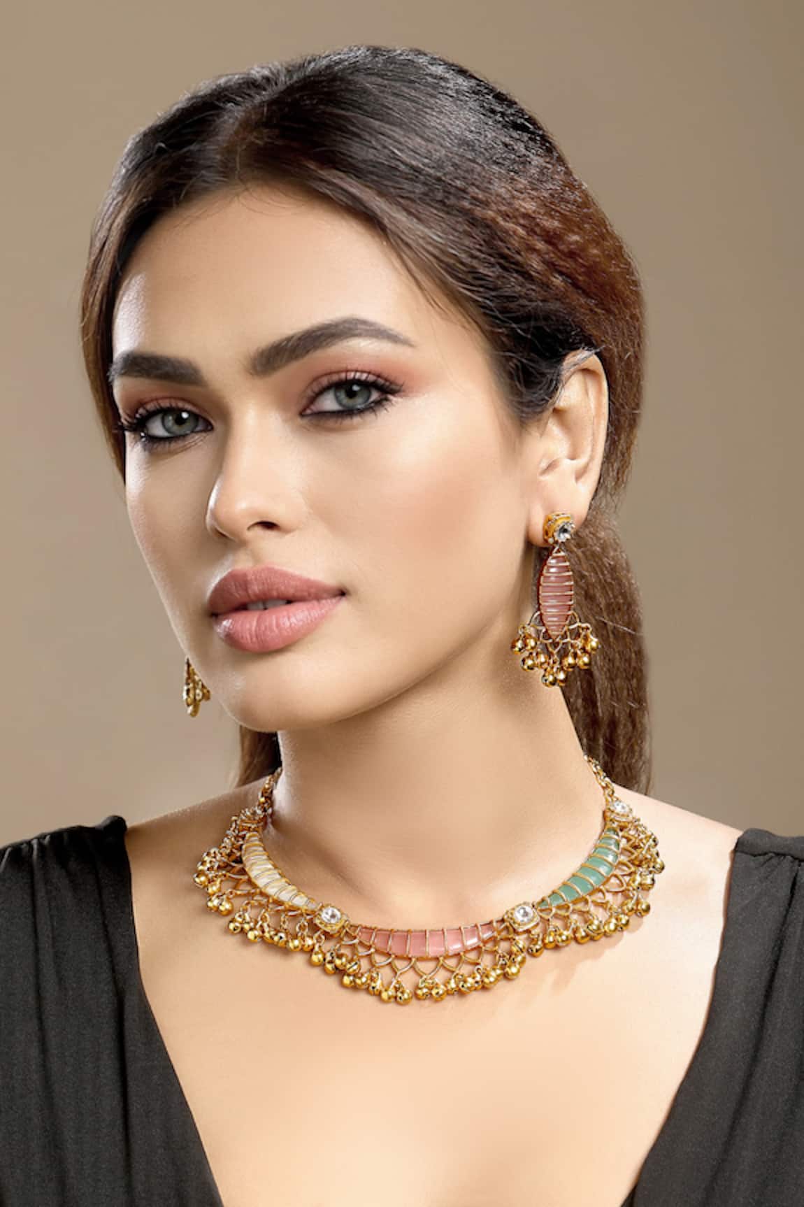 HRISHA Mother Of Pearl & Kundan Necklace Set 