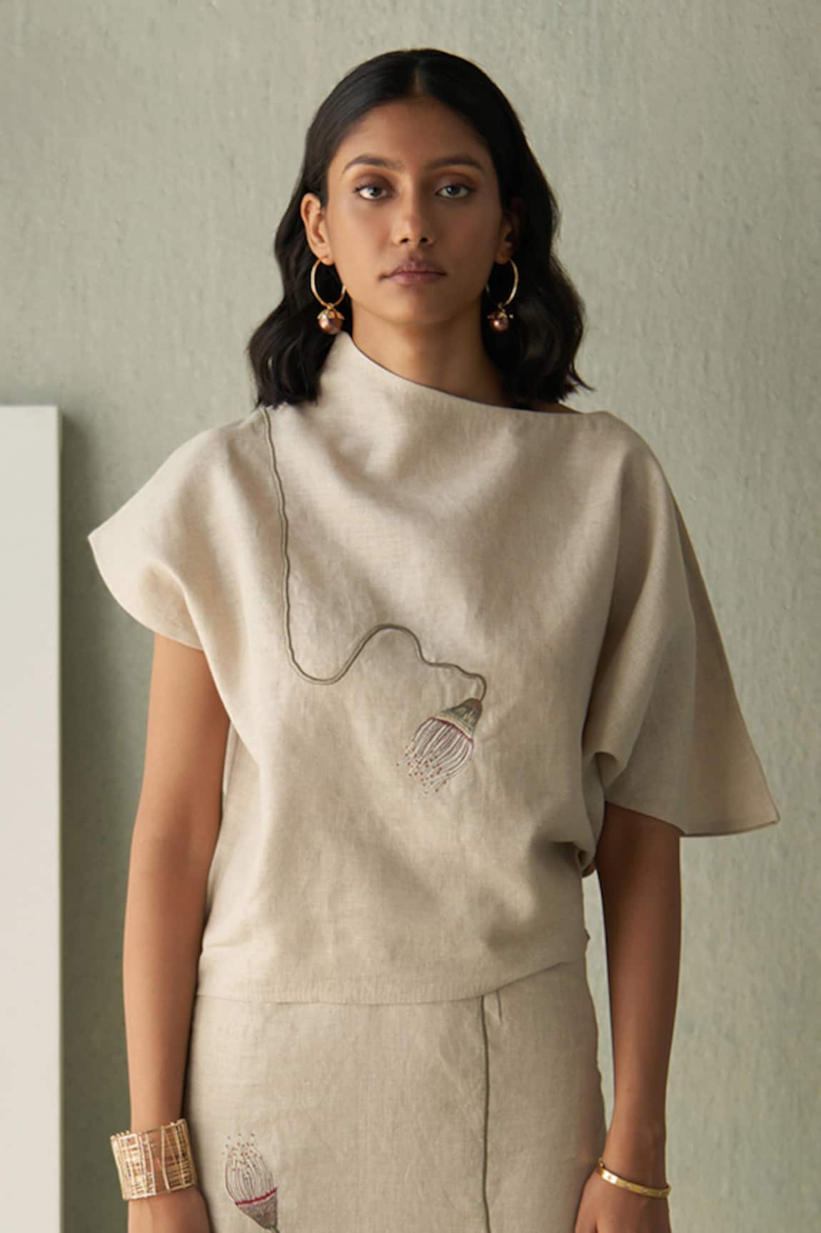 Febo6 Desert Linen Embroidered Motif Top