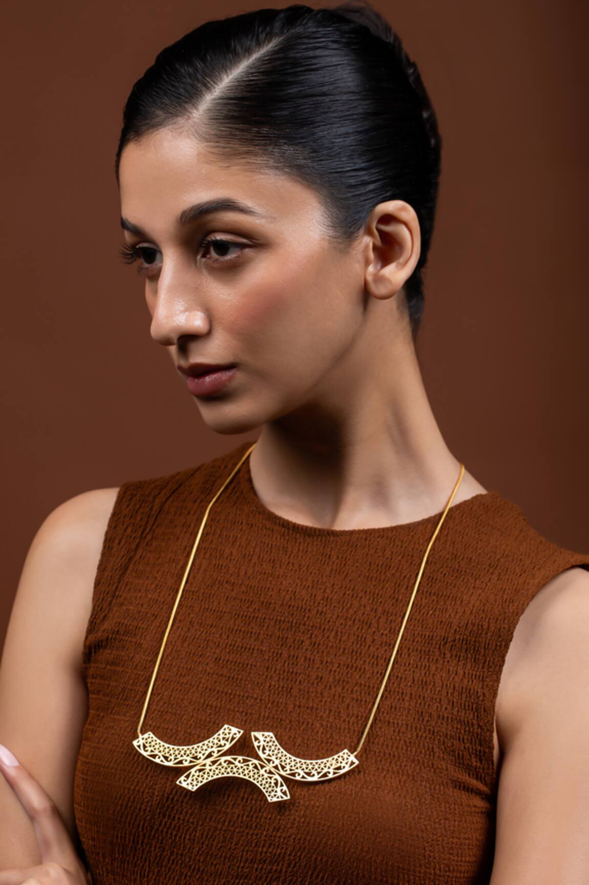 Ethnic Andaz Kalchakra Lattice Horizontal Necklace