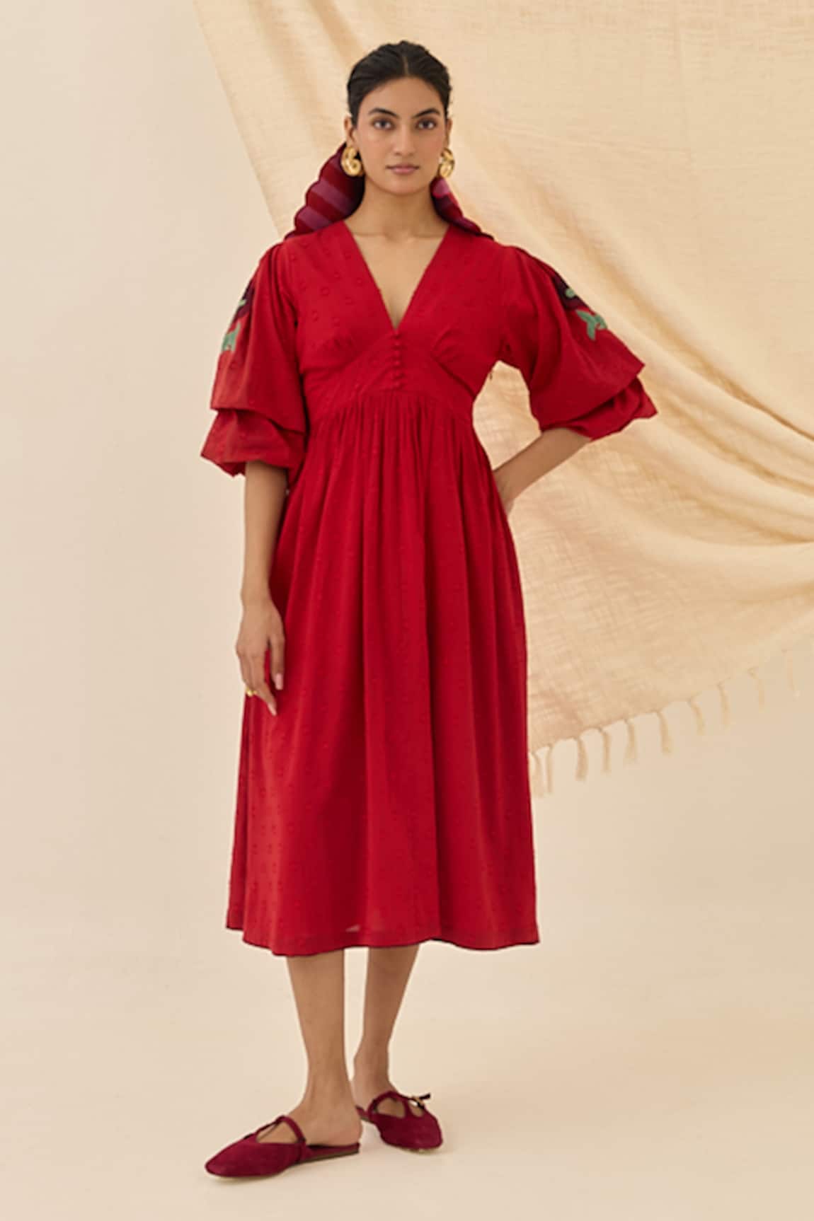 Jodi Unab Dobby V-Neck Midi Dress