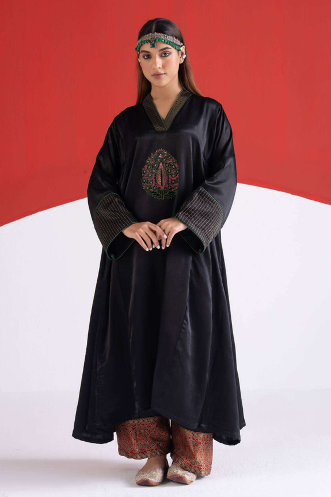 TA’Assur Nikhar Embroidered Phiran Kurta 