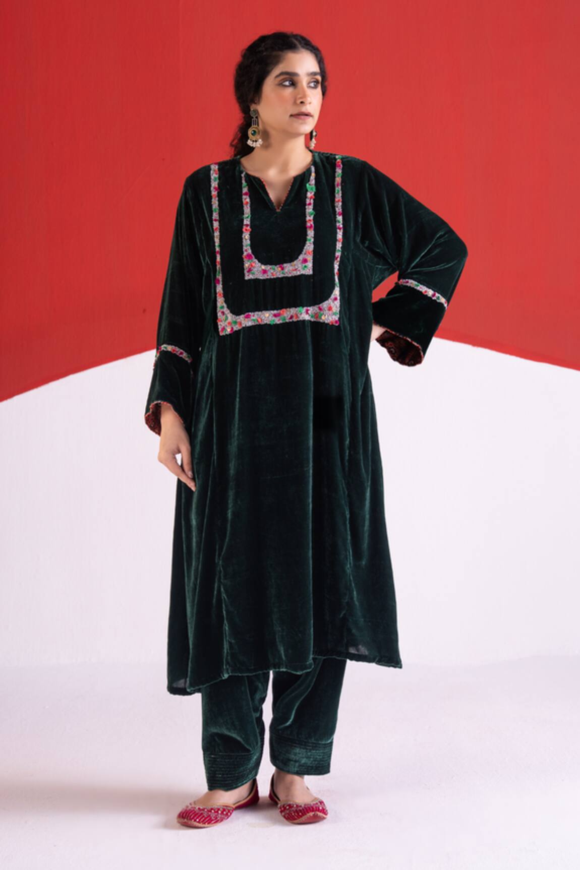 TA’Assur Eza Velvet Embroidered Phiran Kurta 