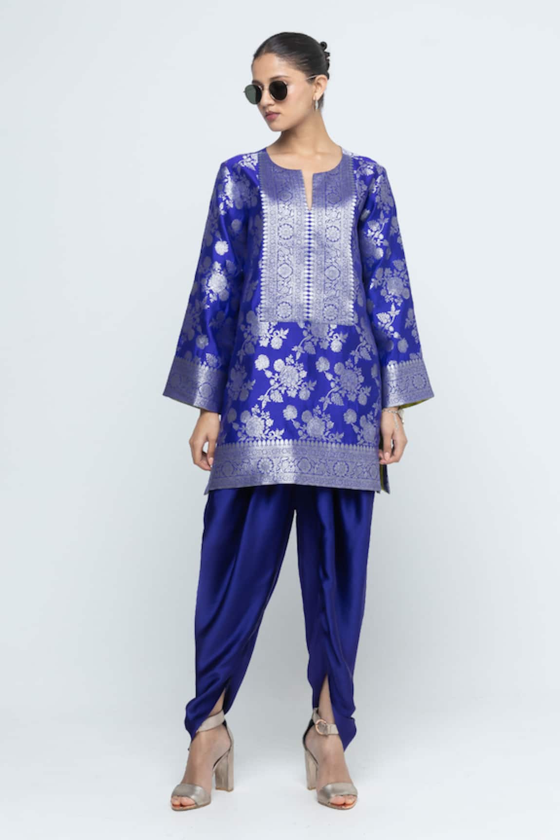 SOBARIKO Gul Floral Brocade Kurta With Dhoti Pant