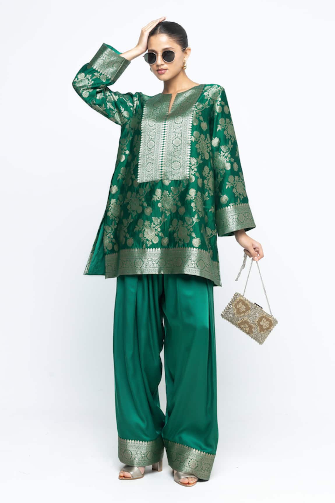 SOBARIKO Gul Floral Brocade Kurta With Farshi Salwar