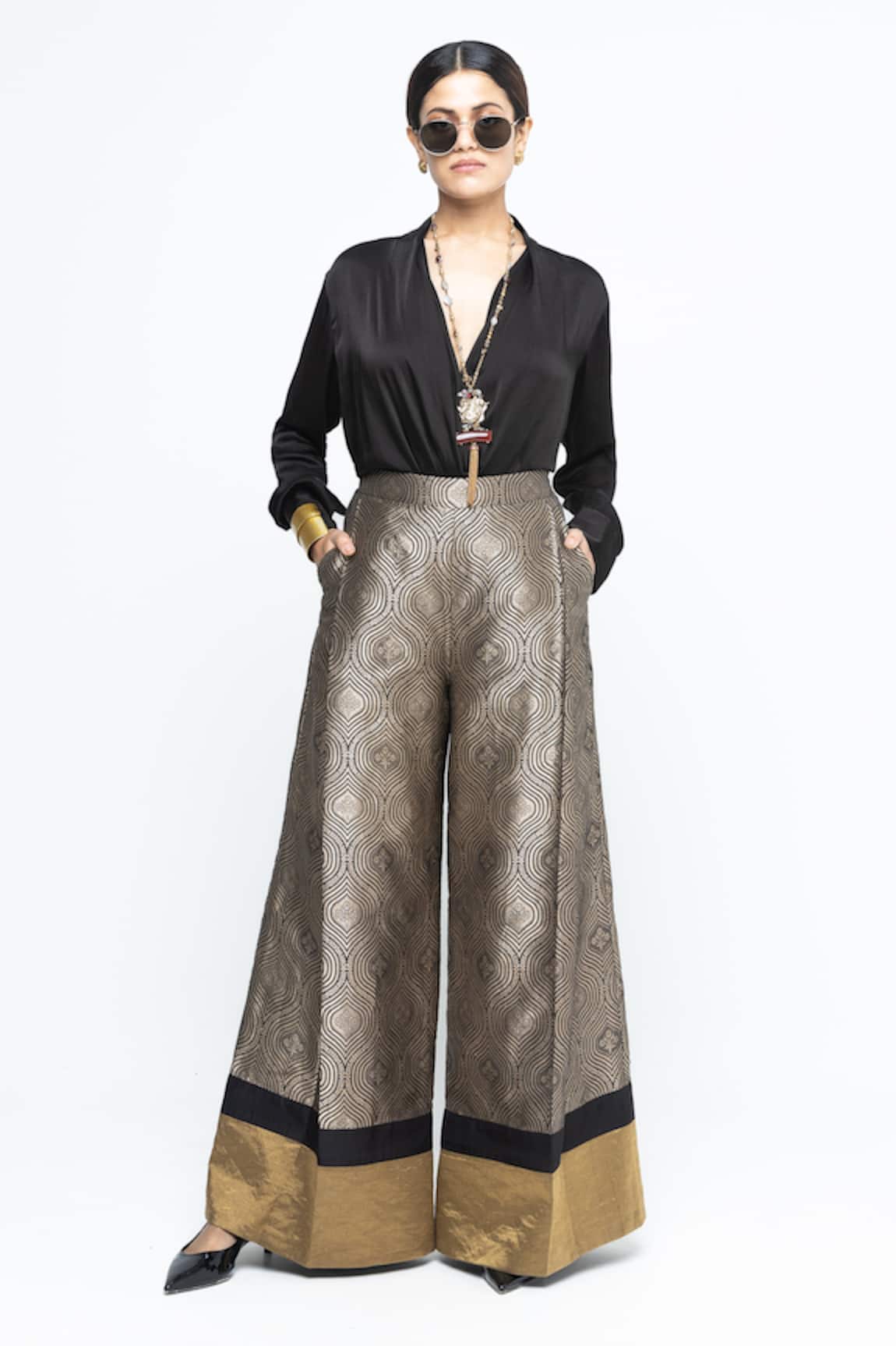 SOBARIKO Metallic Brocade Pant Set