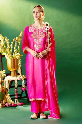 Samyukta Singhania Embroidered Kurta Set 
