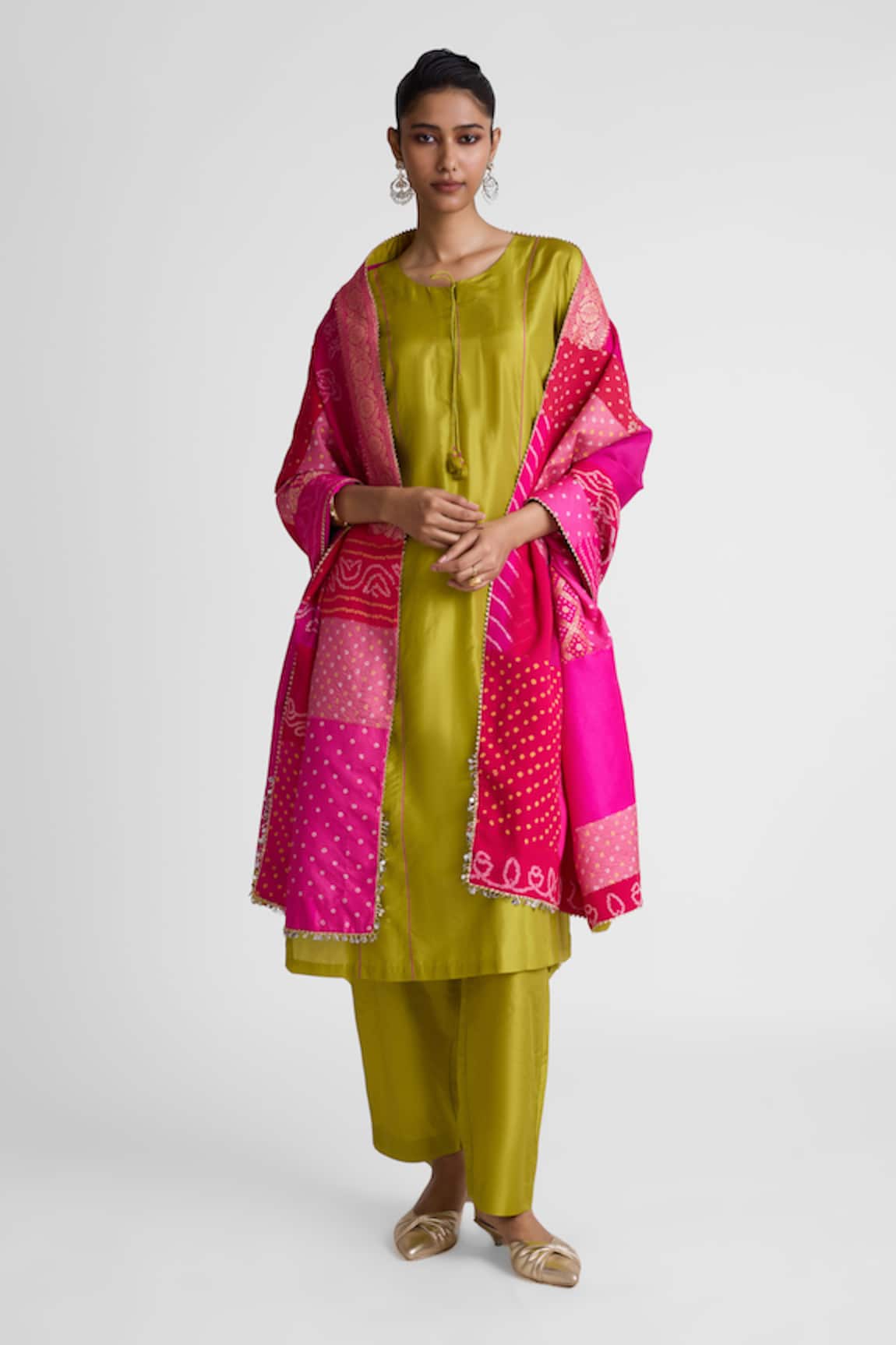 Naina Jain Plain Kurta & Pant Set With Bandhani Patchwork Dupatta 