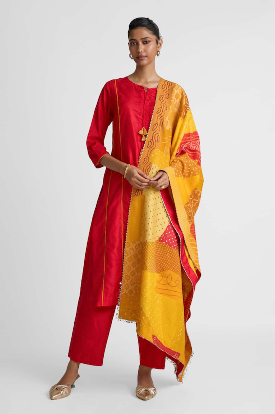 Naina Jain Solid Kurta & Pant Set With Patchwork Dupatta 