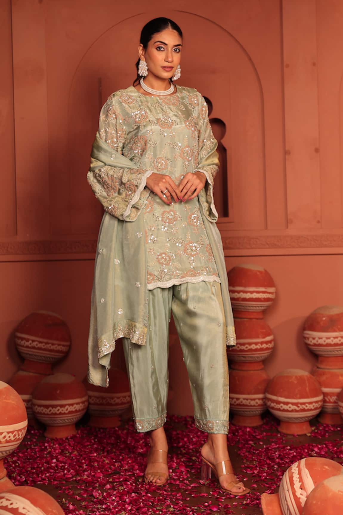 Tasuvure Indes Inaayat Rose Embroidered Kurta Set 