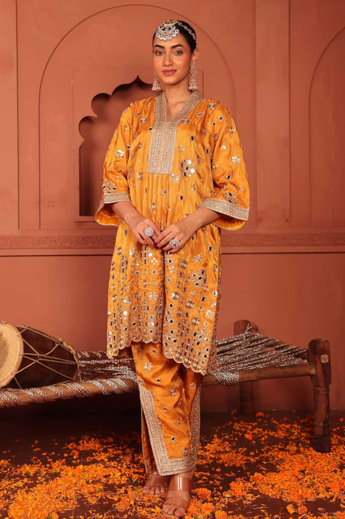 Tasuvure Indes Aaina Adaa Kurta & Pant Set 