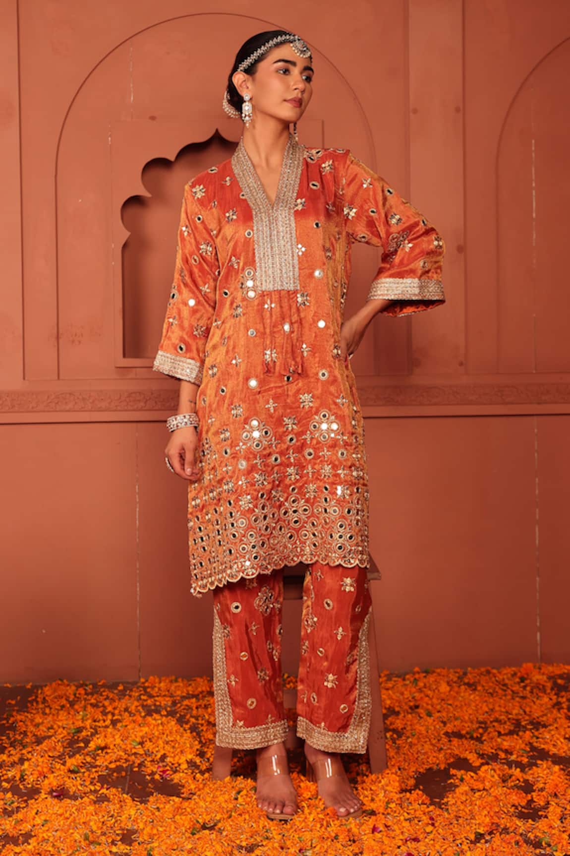 Tasuvure Indes Aaina Adaa Embroidered Kurta & Pant Set 