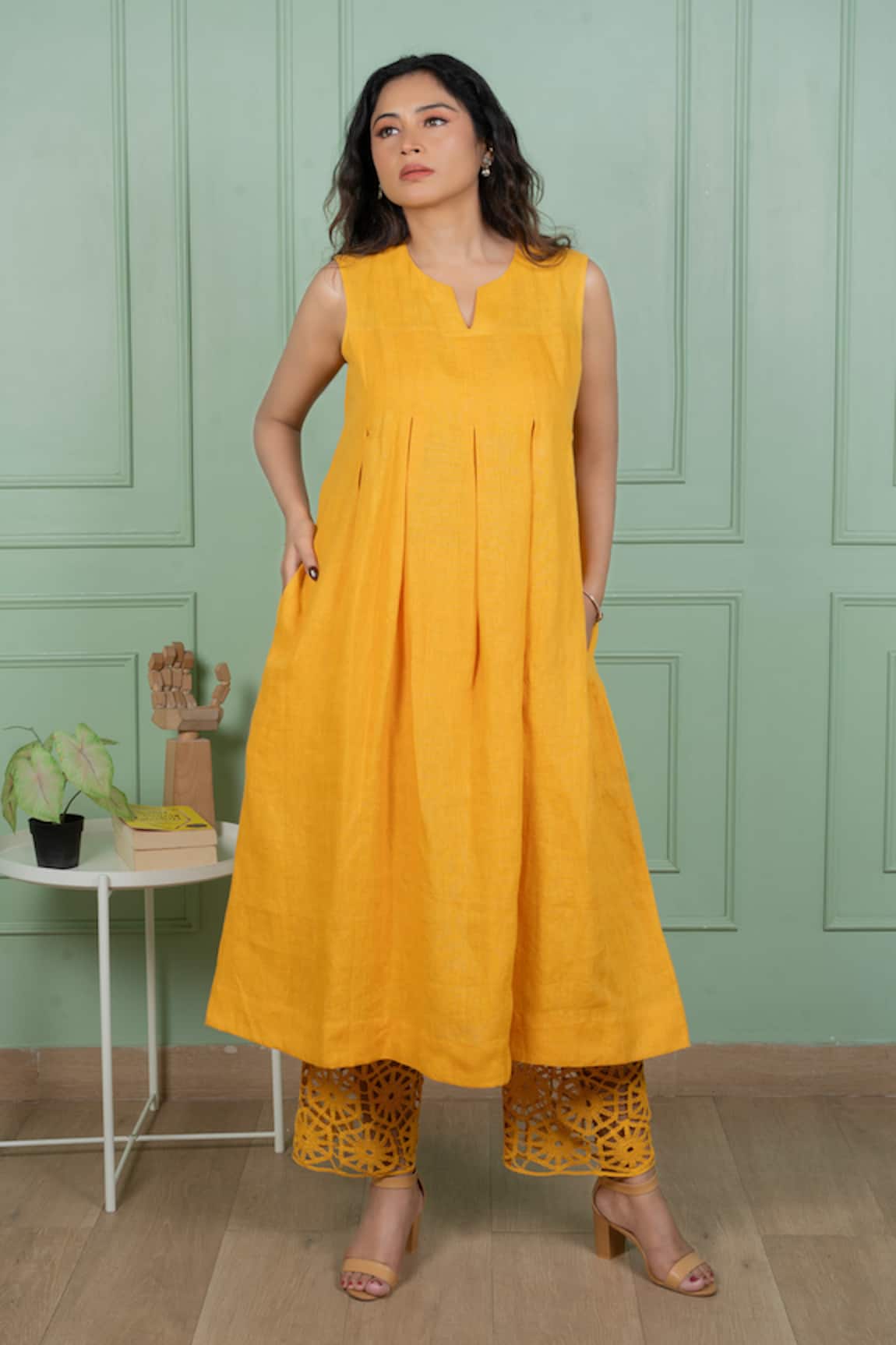 Gothilo Sunflower Linen Kurta & Pant Set 