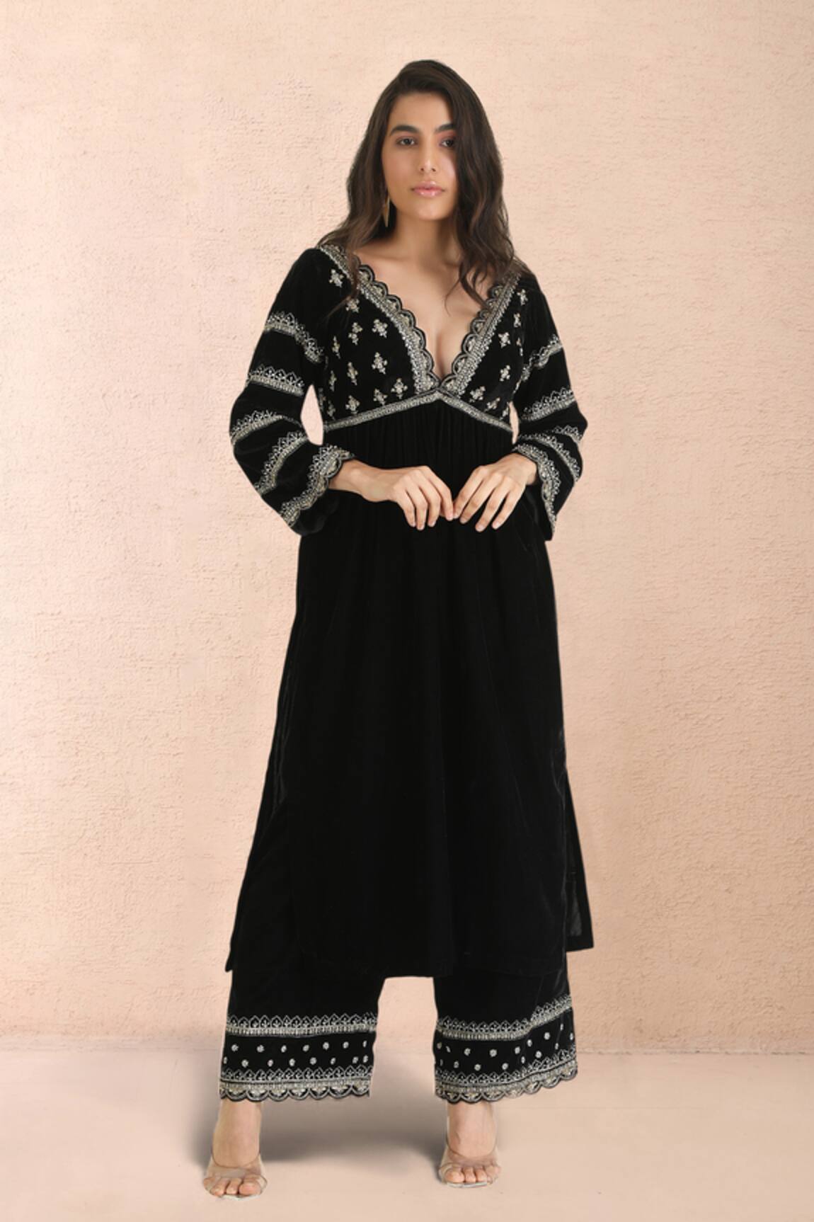 Priyanka Jain Aari Zari Embroidered Kurta Set 