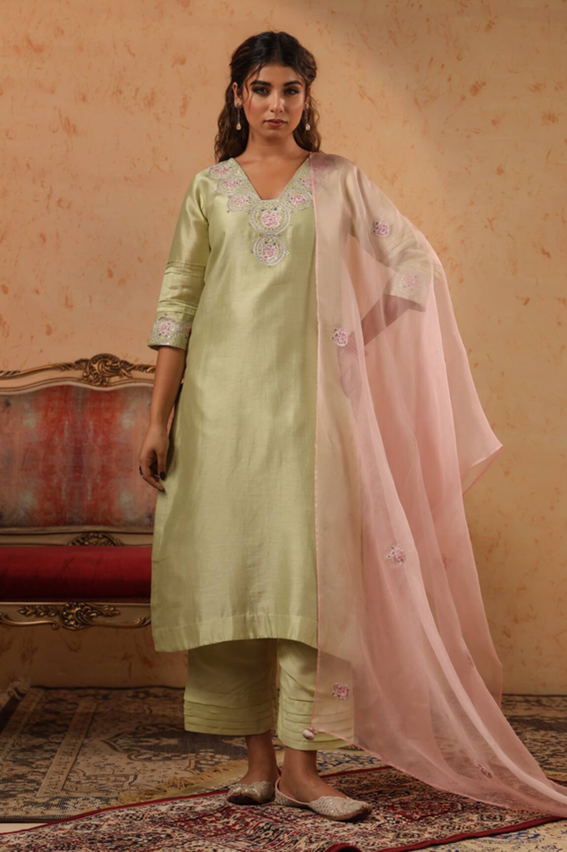 Anshu Wadhwa Aari Embroidered Kurta Set 