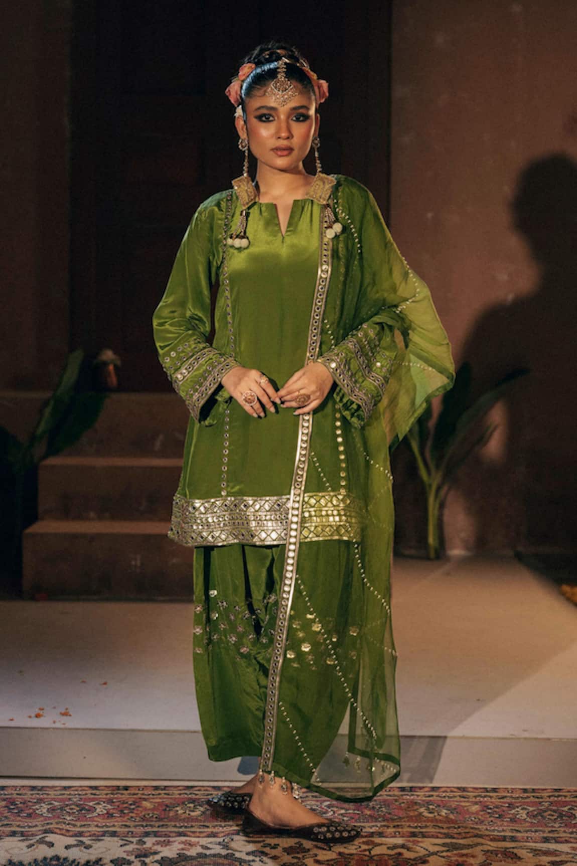 Prahnaaya Sunira Phool Embroidered Kurta Set 