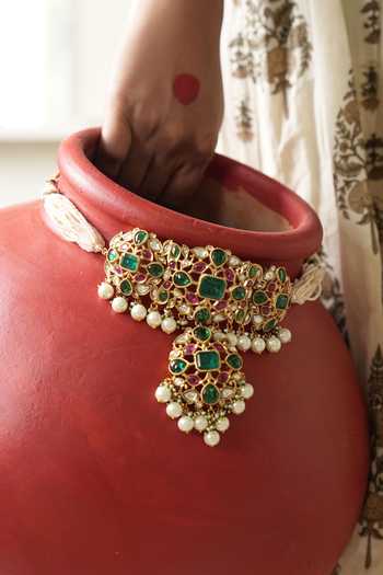 Saga Jewels Stone & Pearl Studded Necklace Set 