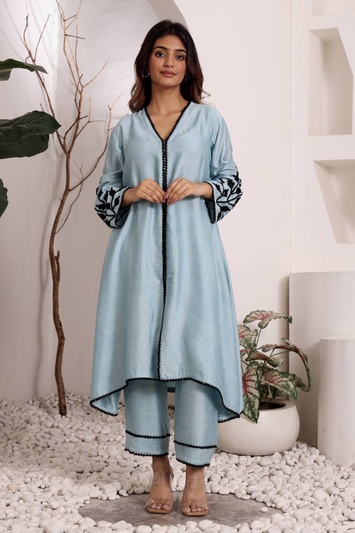 Sonali Methi Hand Embroidered Kurta With Pant 