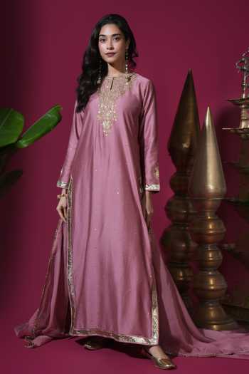 Komal Shah Hand Embroidered Kaftan Kurta Set With Lumpi Lace 