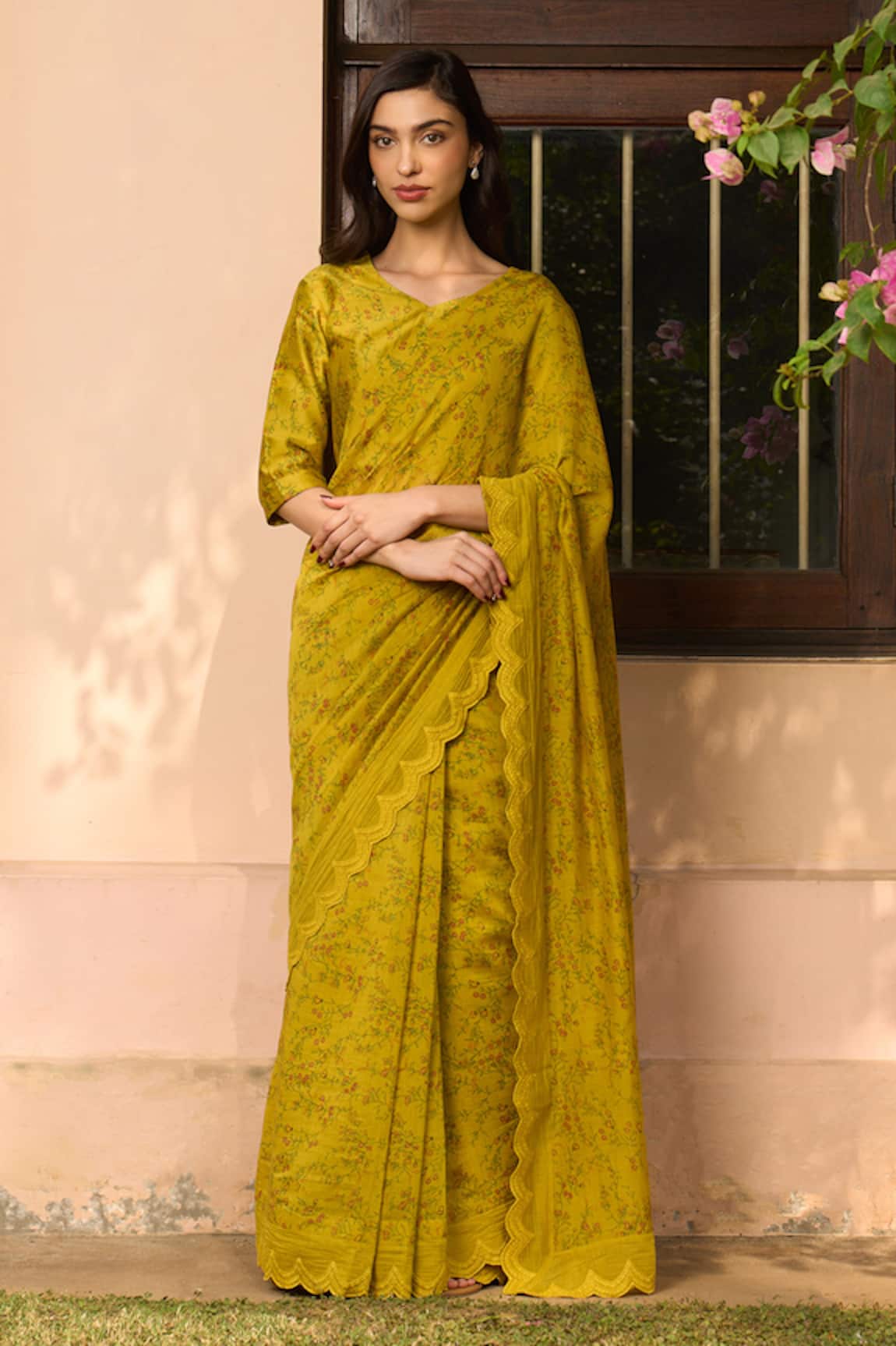 Vaayu Tuscany Floral Saree With Blouse 