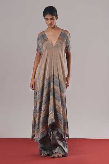 Urvashi Kaur Zen Striped Pattern Asymmetric Kurta 