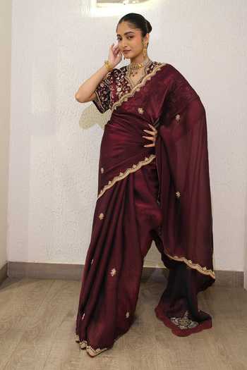 Label Deepshika Agarwal Floral Embroidered Saree With Blouse 