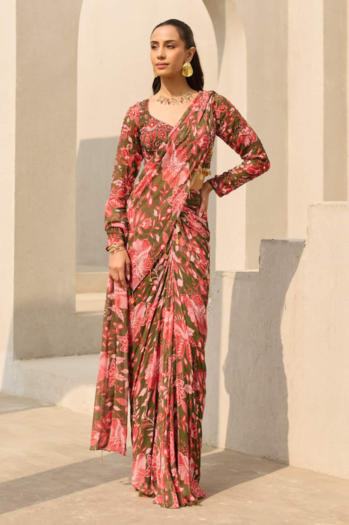 Diyarajvvir Floral Print Pre-Draped Saree With Blouse 