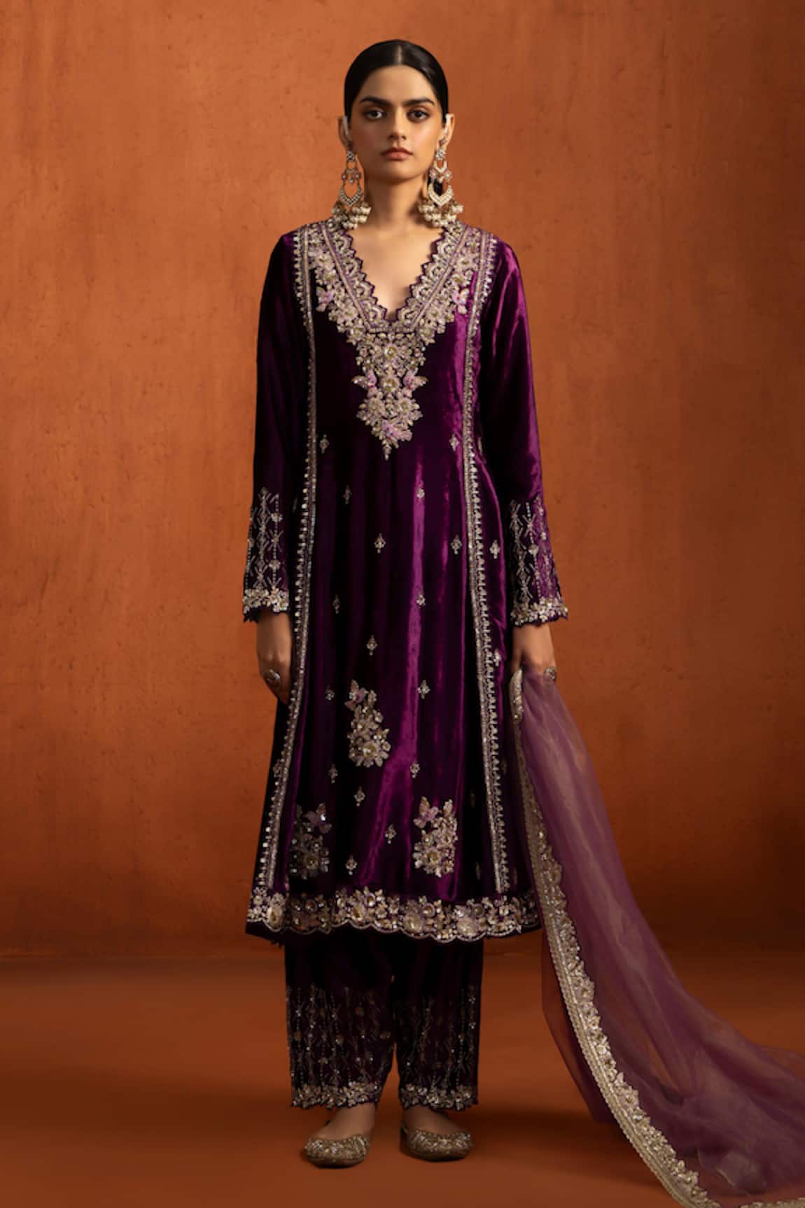 Lashkaraa Velvet Embroidered Kurta Pant Set 