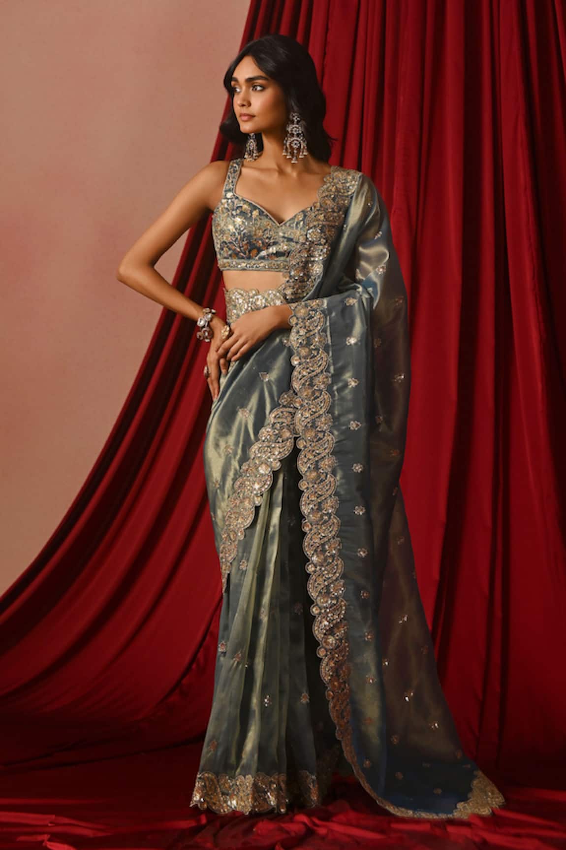 Lashkaraa Embroidered Saree With Blouse