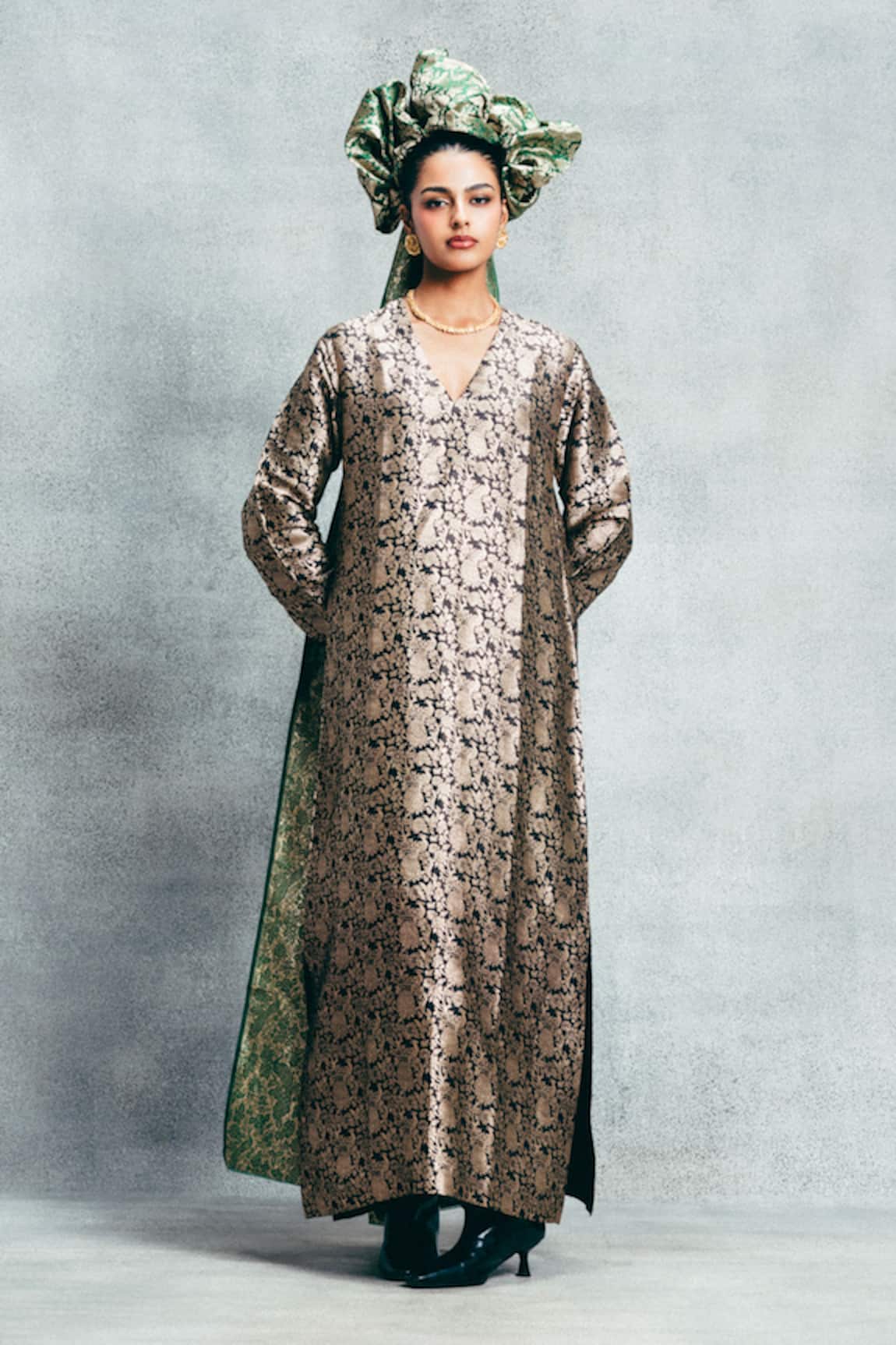 Ekaya Banaras Banarasi Emboss Handwoven Kaftan 