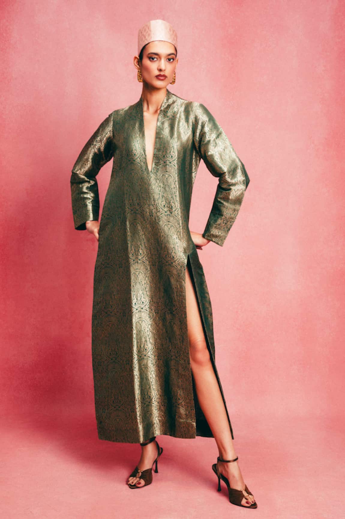 Ekaya Banaras Banarasi Emboss Silk Kaftan With Side Slit 