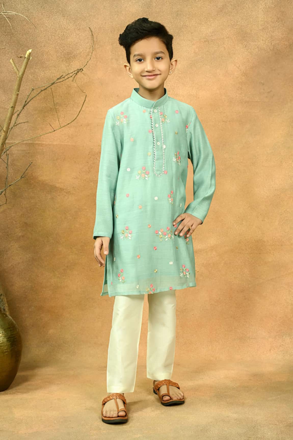 Taber Tikri Thread Work Kurta & Pant Set 