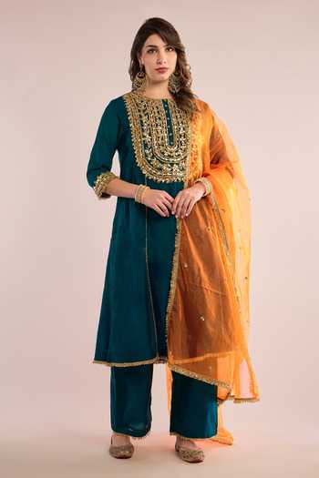 saina kapoor Gota Patti Embroidered Chanderi & Organza Kurta Set 