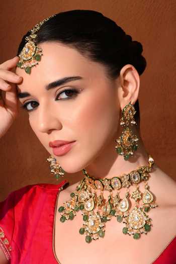 ChhavI'S Jewels Kundan Embellished Necklace Set 